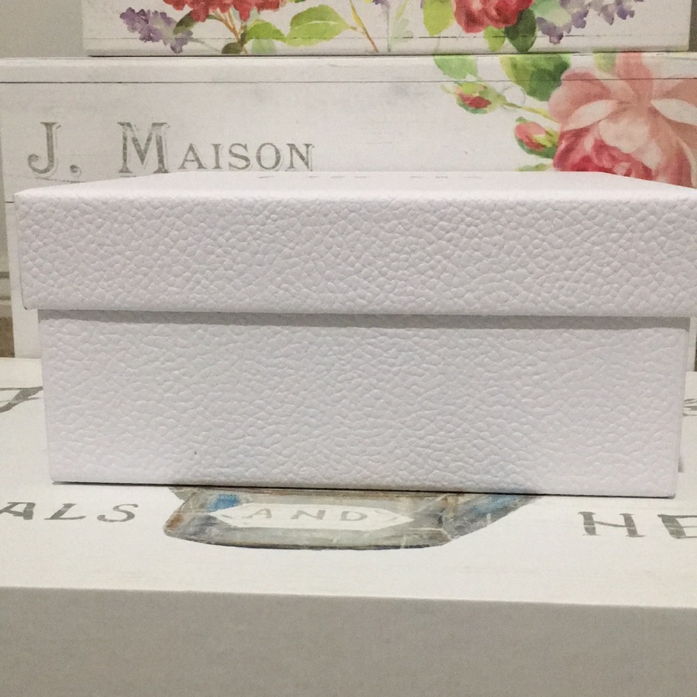 Brand New! DIOR Red White & Gold Medium Gift Box/Tissue/Envelope & Ribbon! π - Picture 9 of 12